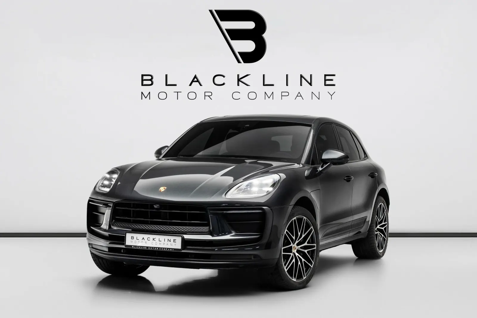 2024 Porsche Macan photo 2