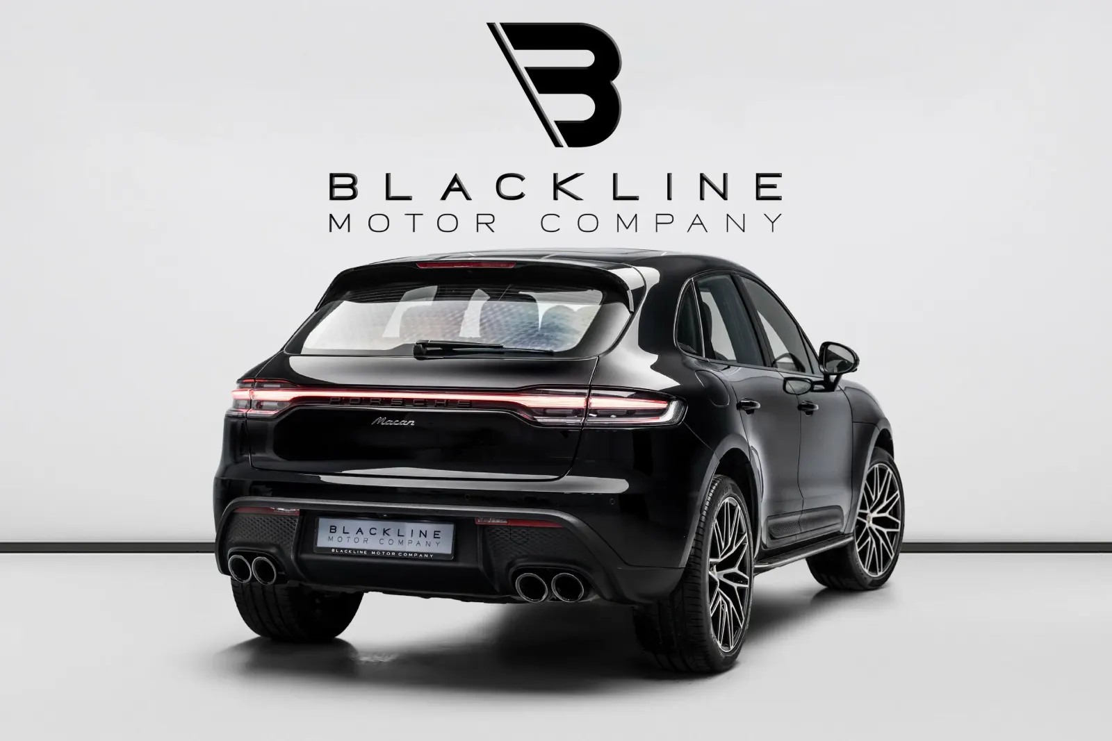 2025 Porsche Macan photo 4
