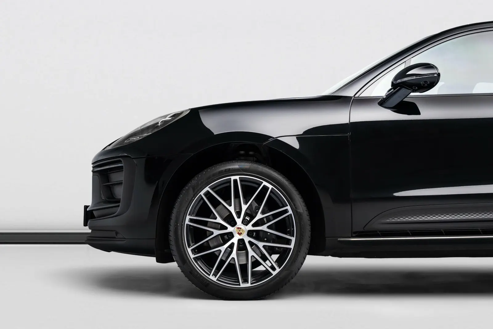 2025 Porsche Macan photo 5