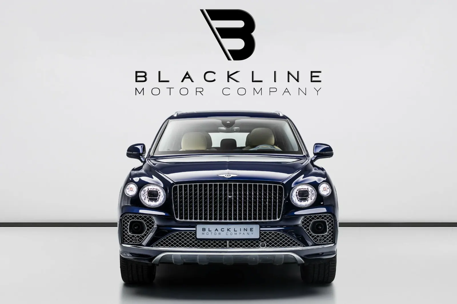 2023 Bentley Bentayga photo 3
