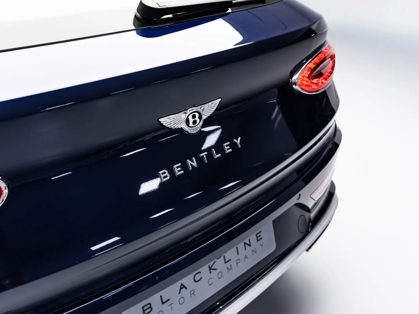 2023 Bentley Bentayga photo 6