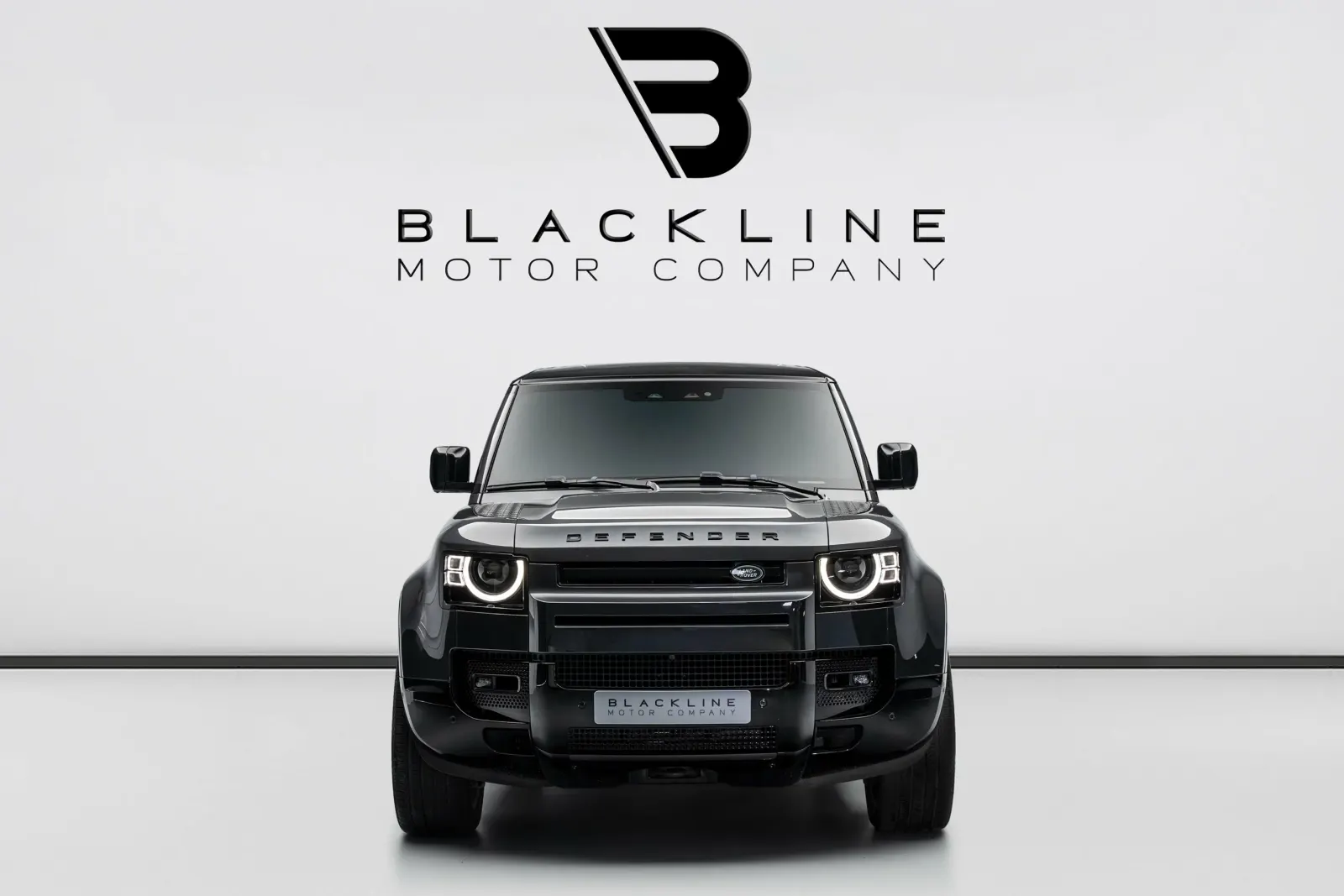 2025 Land Rover Defender 110 P525 photo 3