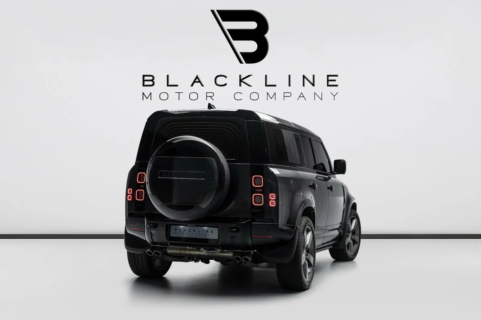 2025 Land Rover Defender 110 P525 photo 5