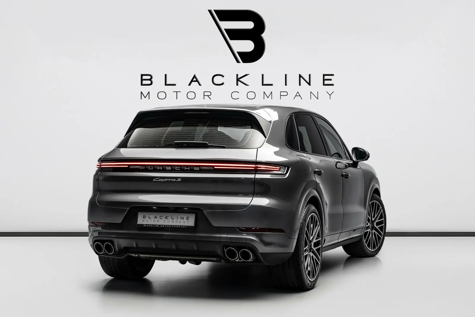 2025 Porsche Cayenne S photo 5