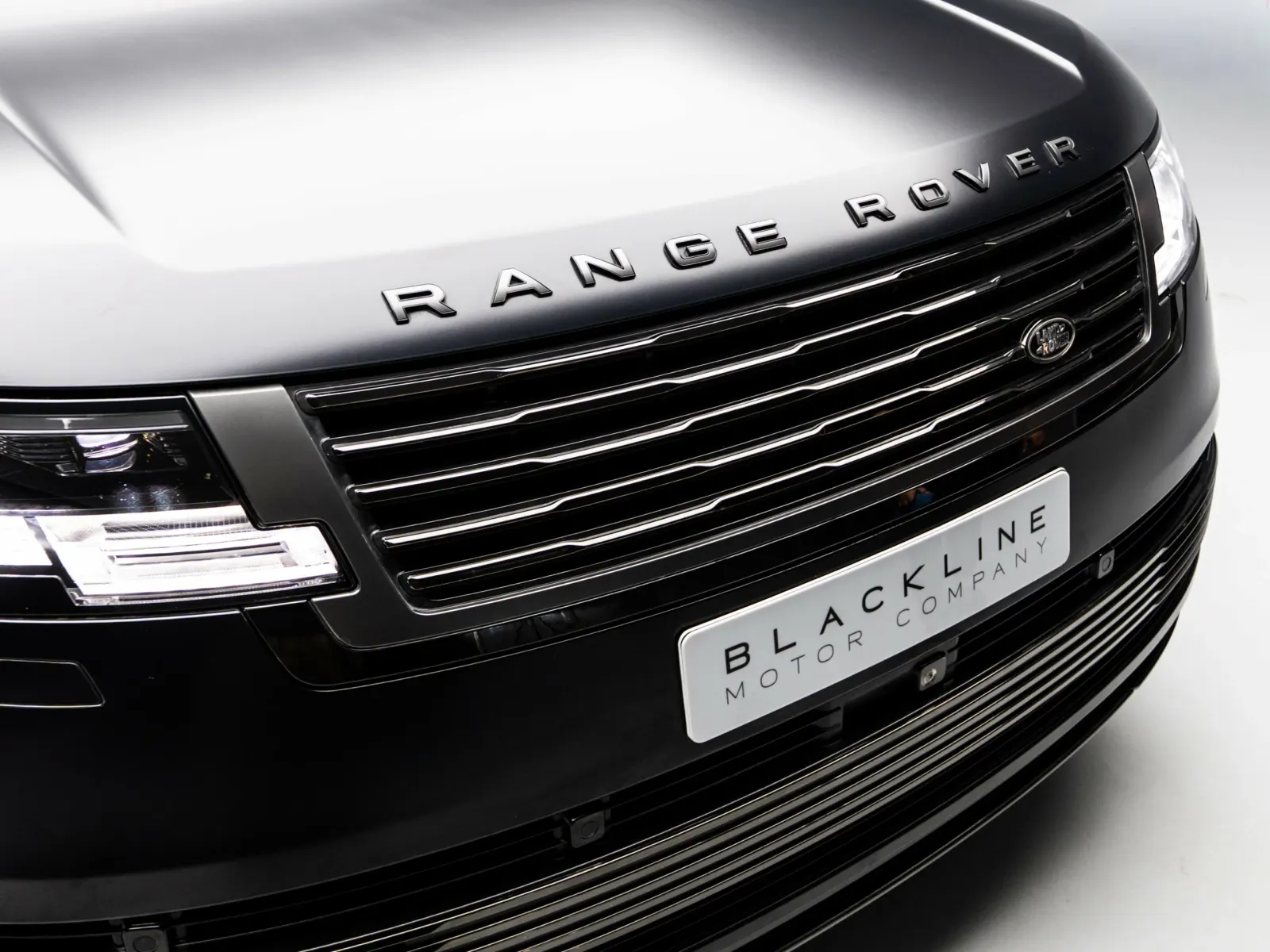 2023 Land Rover Range Rover SV photo 6