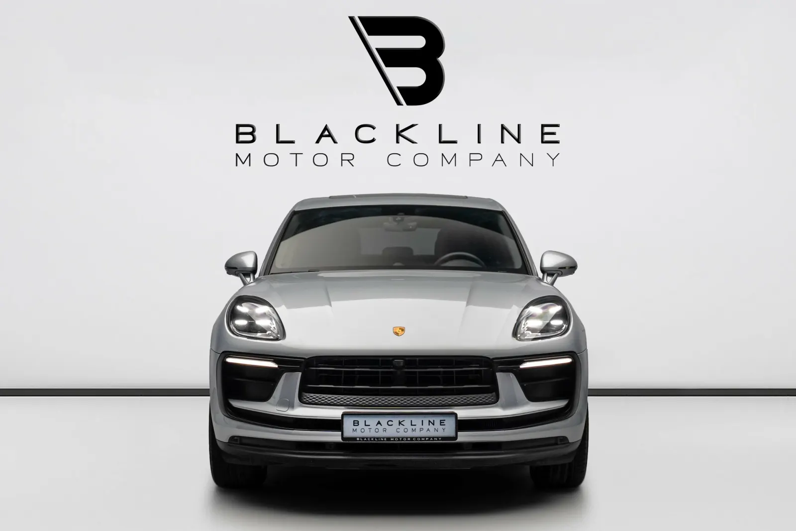 2023 Porsche Macan photo 3