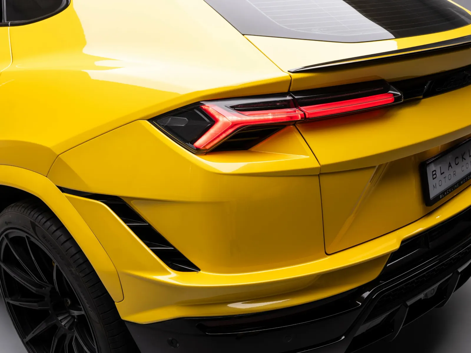 2023 Lamborghini Urus S photo 6