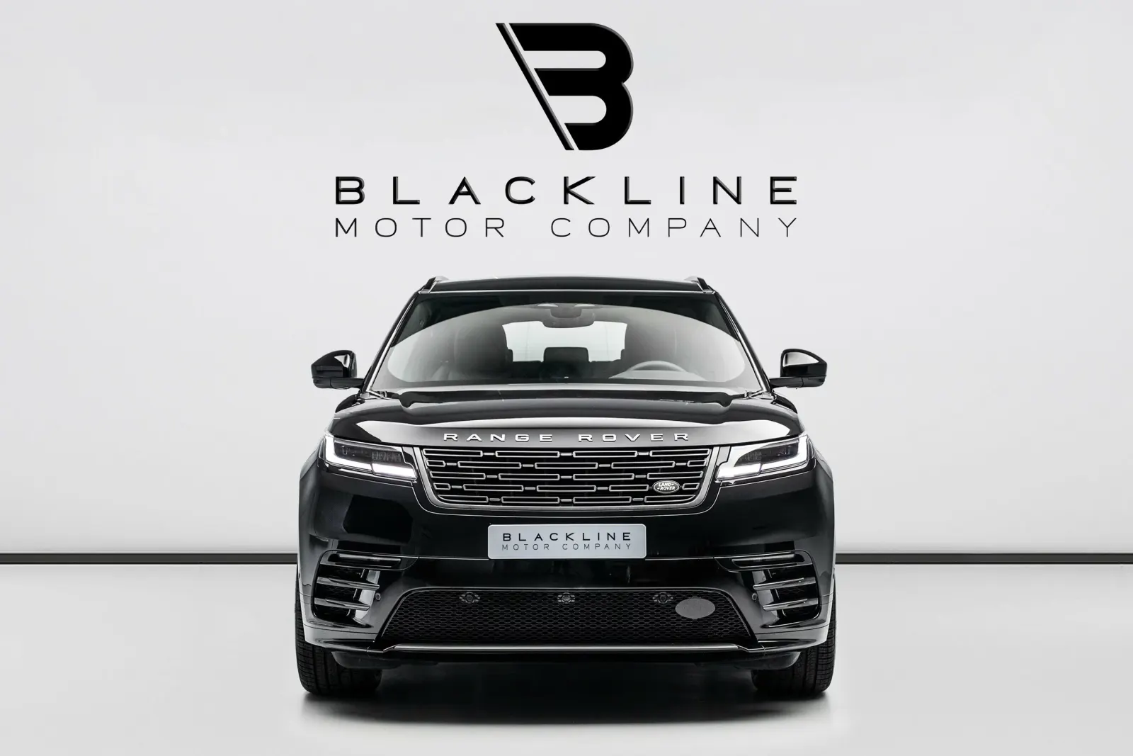 2026 Land Rover Range Rover Velar P250 R-Dynamic SE photo 3