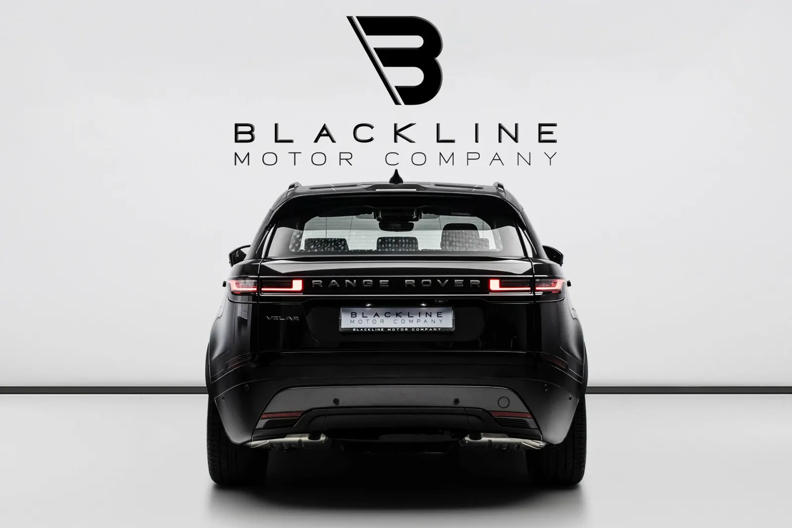 2026 Land Rover Range Rover Velar P250 R-Dynamic SE photo 4
