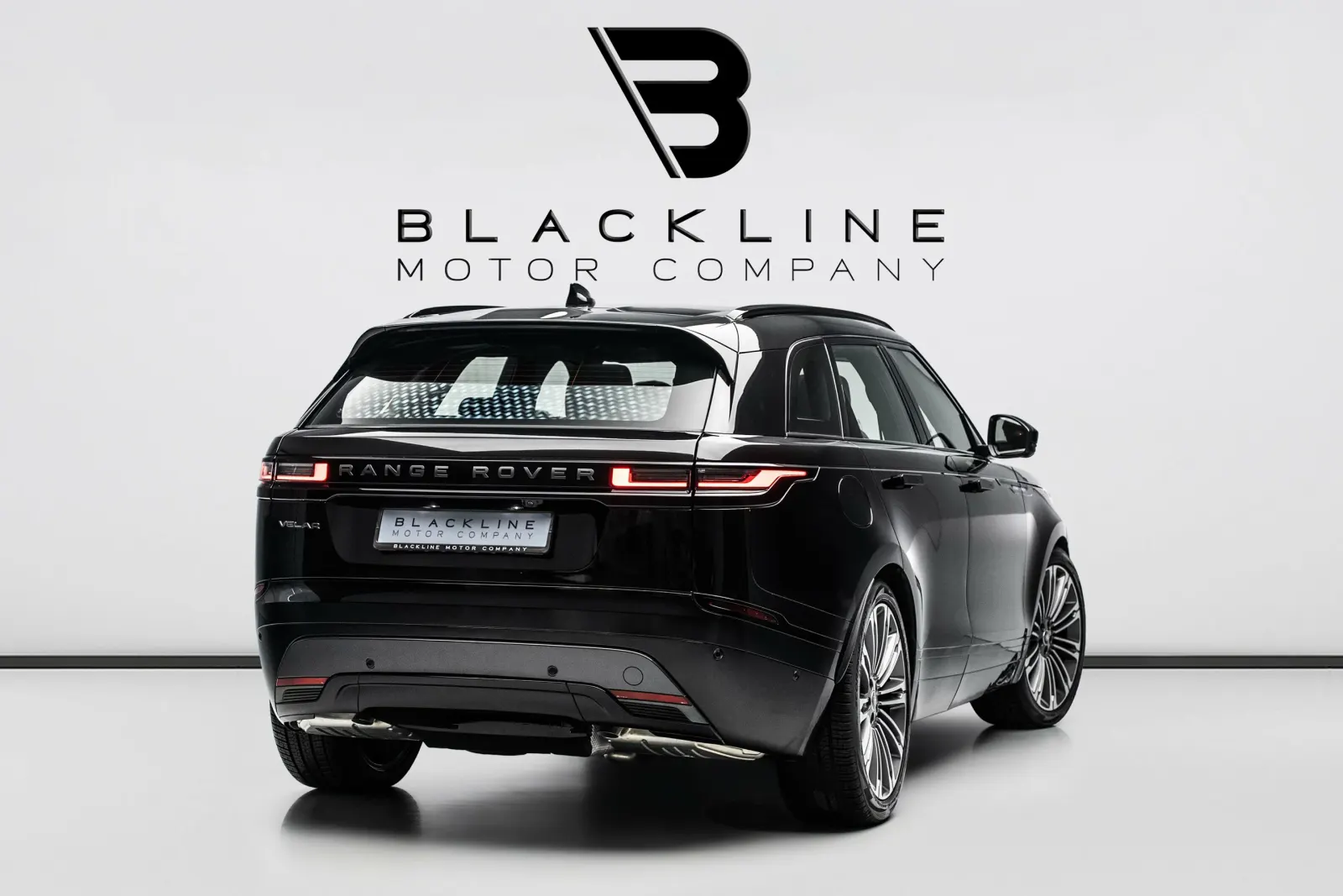 2026 Land Rover Range Rover Velar P250 R-Dynamic SE photo 5