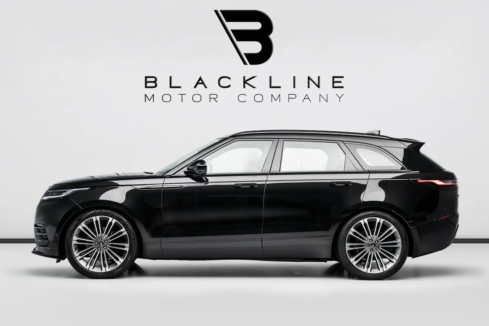 2026 Land Rover Range Rover Velar P250 R-Dynamic SE photo 6